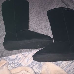 bearpaw black boots!